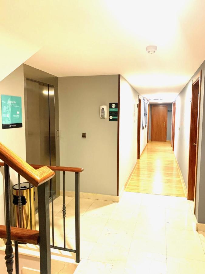 Hotel Los Templarios ポンフェラダ エクステリア 写真