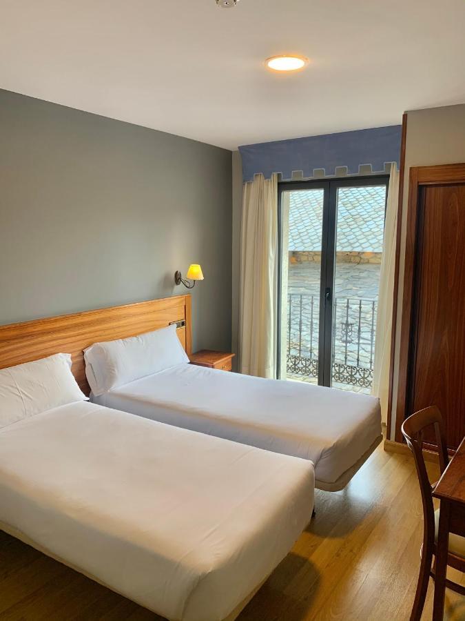 Hotel Los Templarios ポンフェラダ エクステリア 写真