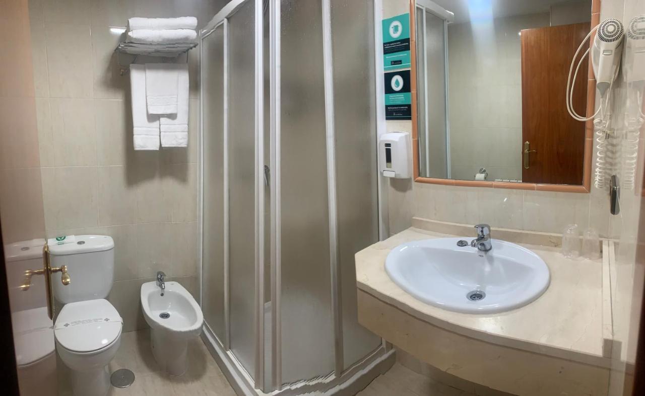 Hotel Los Templarios ポンフェラダ エクステリア 写真