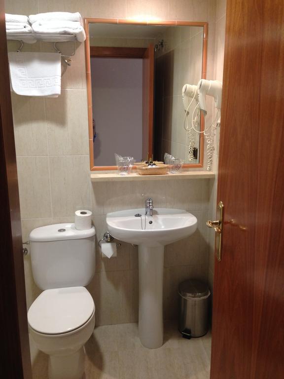Hotel Los Templarios ポンフェラダ エクステリア 写真