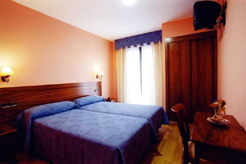 Hotel Los Templarios ポンフェラダ エクステリア 写真