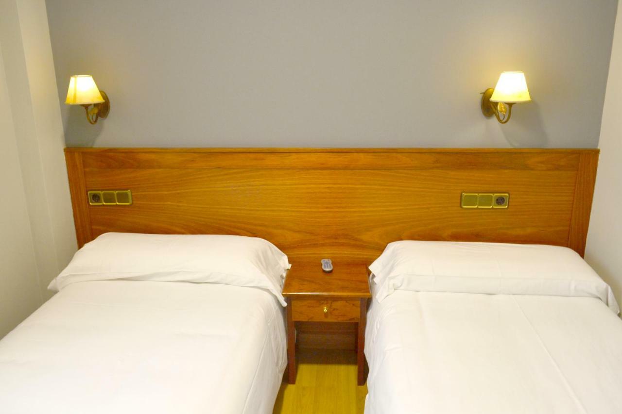 Hotel Los Templarios ポンフェラダ エクステリア 写真